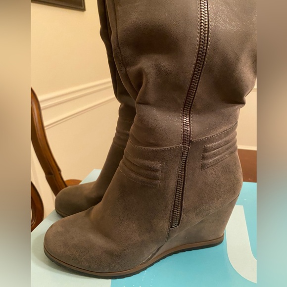 Nicole Evelyn Pewter Knee High Wedge Faux Suede Leather Size 9 - Picture 4 of 11